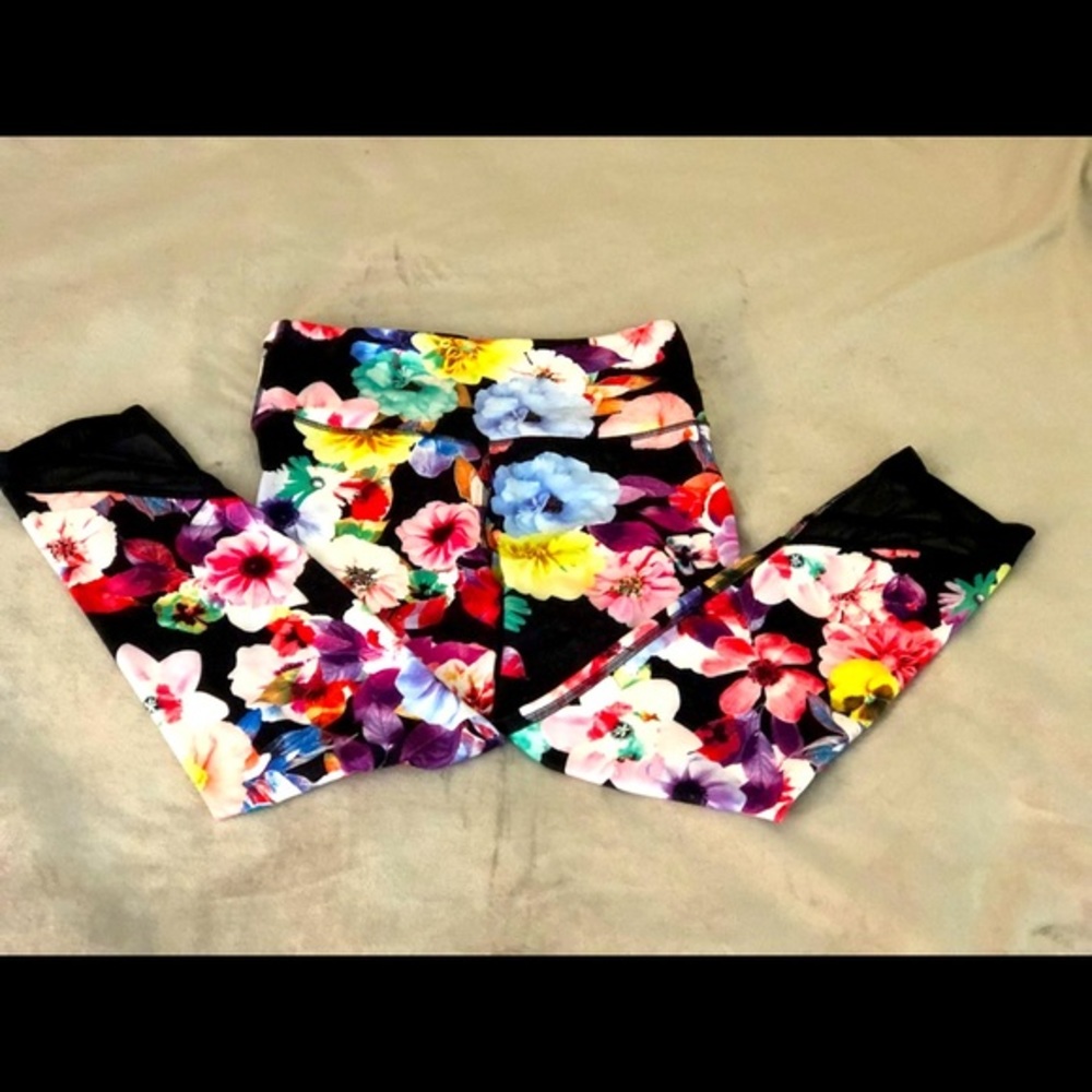 ✨NWOT✨Old Navy Active Capris